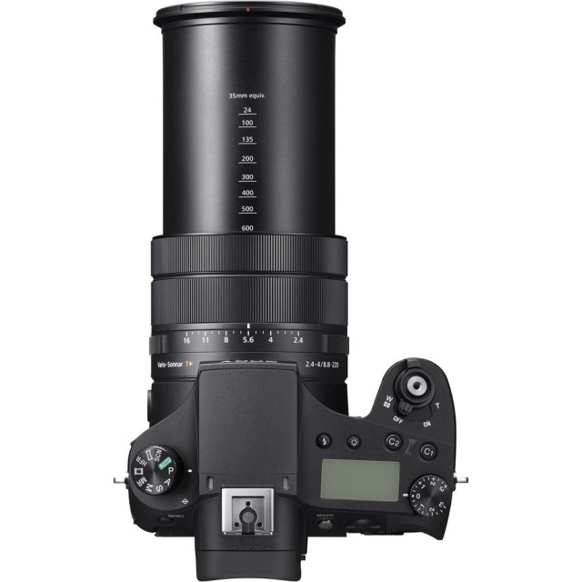 RX10 IV features a 24-600mm FF equivalent lens