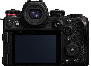 Panasonic S1R II back view and LCD 